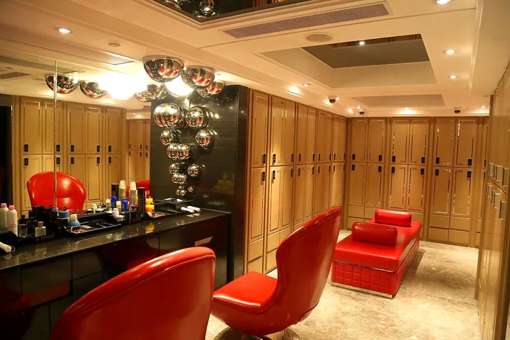 Vanity locker room