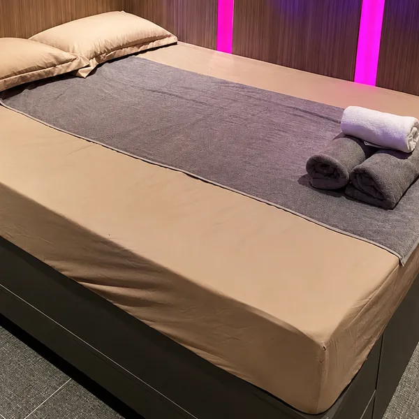 シャンピンスパ 会所アルバム 10：すっきりした水床ルーム