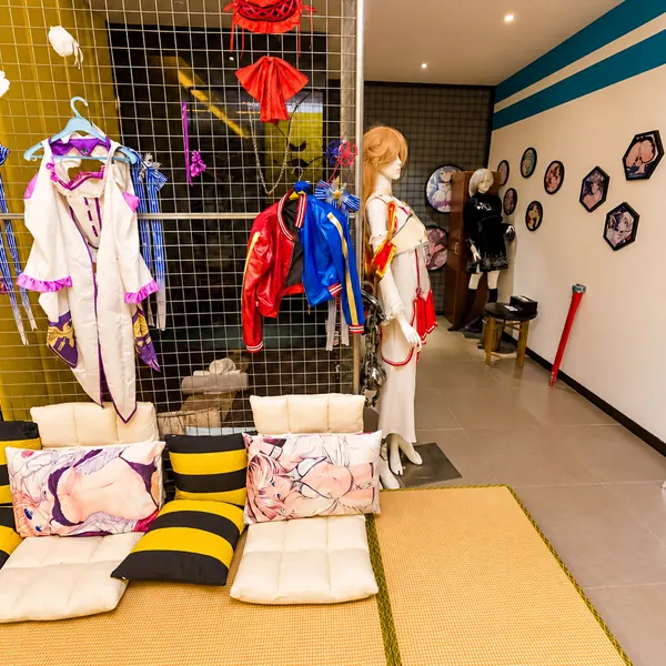 角色服裝展示房場景照片